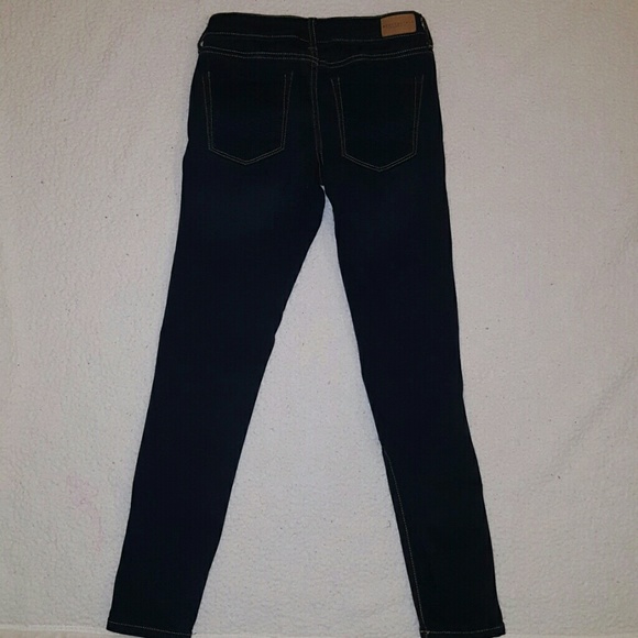 Aeropostale Jeans with a Jegging Fit/Style - Picture 2 of 6
